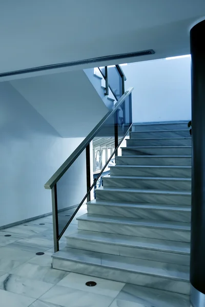 Escalera moderna en el hotel — Foto de Stock