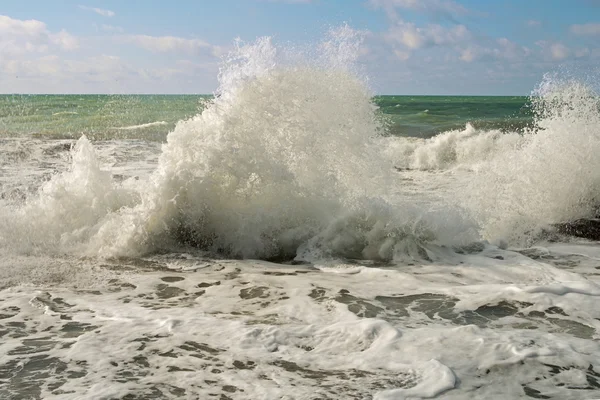 カスピ海の海岸の嵐 — ストック写真