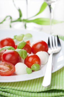 Caprese salatası