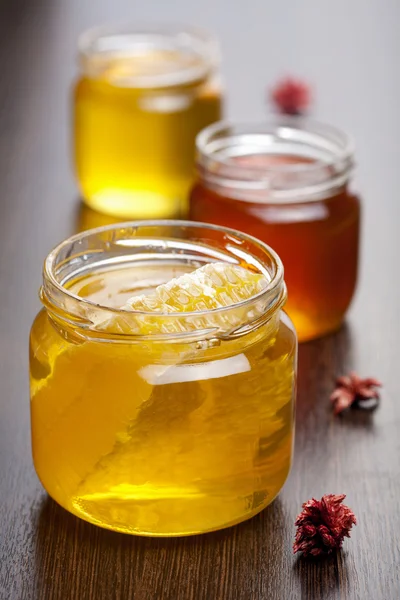 Miel en frascos —  Fotos de Stock