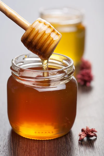 Honung i burkar — Stockfoto