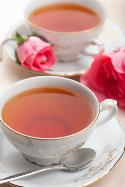 Elegant te och rosor — Stockfoto