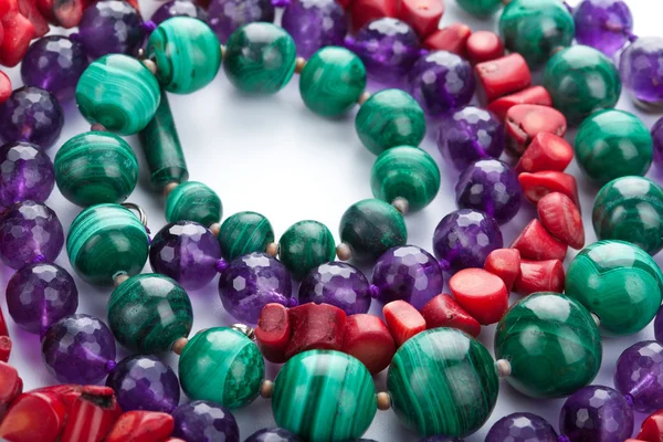 Přirozené barevné náhrdelníky — Stock fotografie