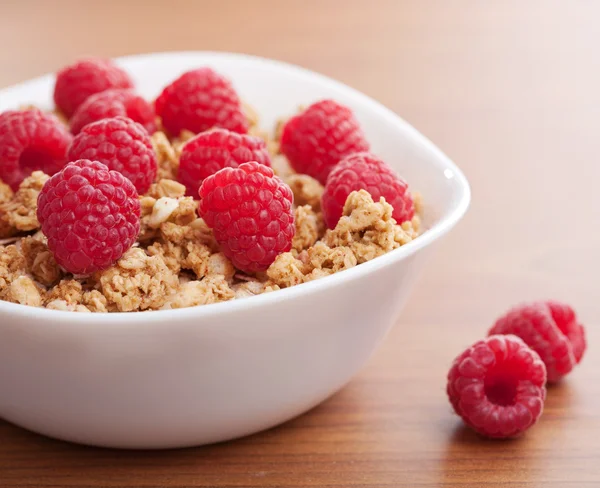 Cereal with fresh raspberry — Stock Photo, Image
