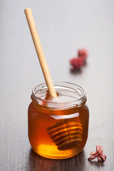 Honey in jar — Stock Photo, Image
