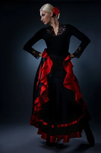 Прекрасный танцор фламенко — стоковое фото