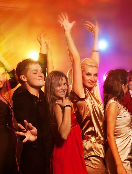 Dançando no clube noturno — Fotografia de Stock