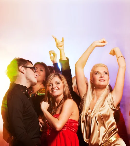 Tanec v nočním klubu — Stock fotografie