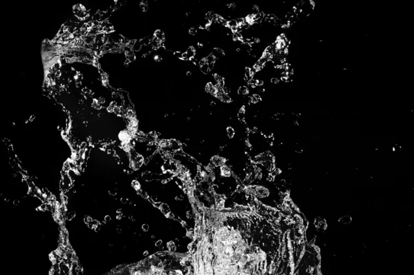 Salpicadura de agua con estilo. Aislado sobre fondo negro — Foto de Stock