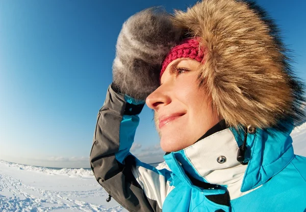 Beautiful woman enjoying winter day — Stock Photo, Image