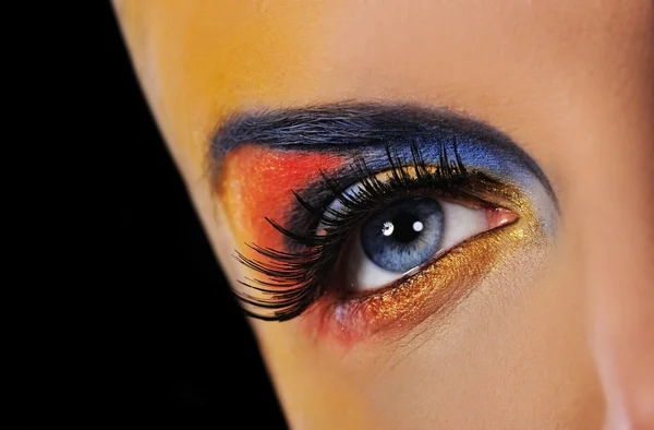 Макияж красивых женских глаз — стоковое фото
