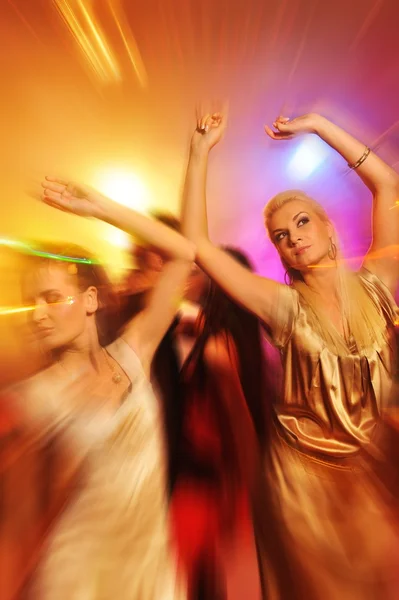 Танці в нічному клубі — стокове фото