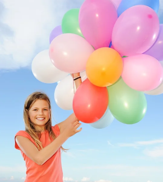 带着气球的快乐女孩 — 图库照片
