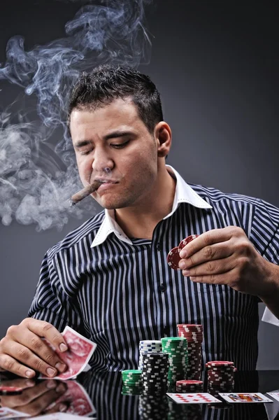 Portrait of a young gangster smoking and playing poker — Stock Photo, Image