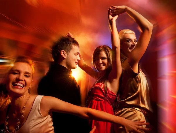 Dansen in de nachtclub Rechtenvrije Stockfoto's