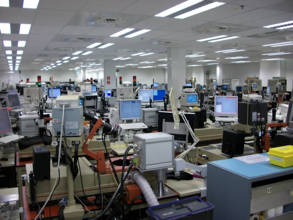 Sala de controle de qualidade em uma fábrica — Fotografia de Stock