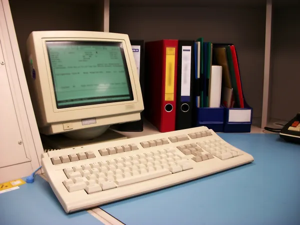 Старий комп'ютер робоча станція — стокове фото