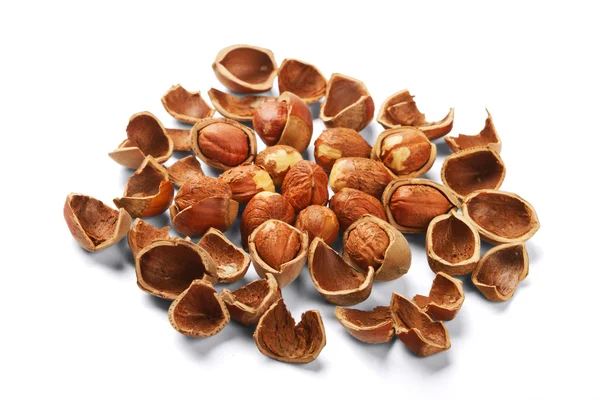 Skořápky ořechů a ořechy — Stock fotografie