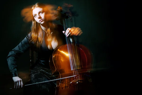 Cellemusiker, mystisk musikk – stockfoto