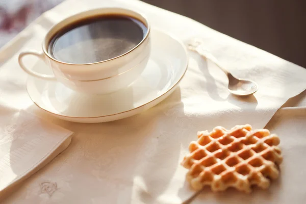 Caffè caldo con wafer — Foto Stock