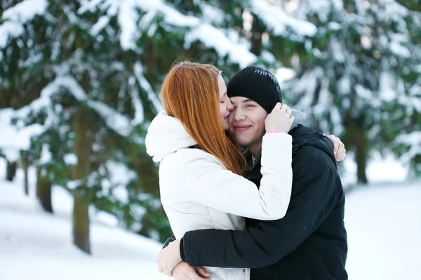 Guy and the girl enjoy winter walk — Stock Photo, Image