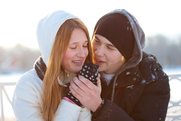Guy and the girl enjoy winter walk — Stock Photo, Image