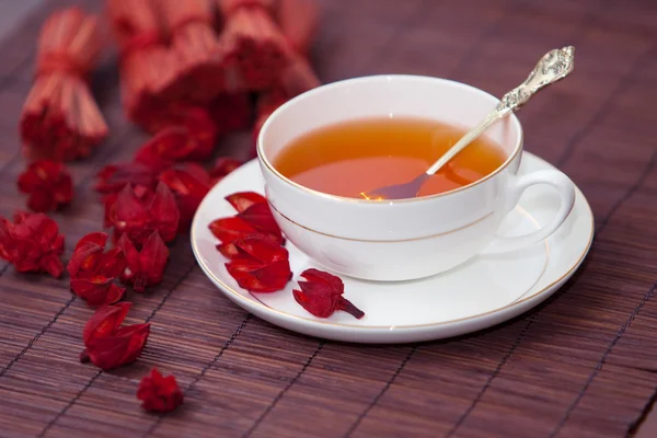 stock image Black tea in a white cup on a dark background