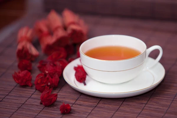 stock image Black tea in a white cup on a dark background