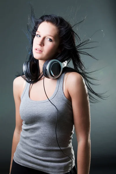 Słuchanie Muzyki Taniec Dziewczyna Ucha Telefony — Zdjęcie stockowe