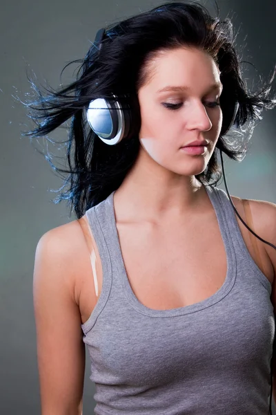 Musik Genießen Mädchen Tanzen Mit Einem Ohrenhörer — Stockfoto