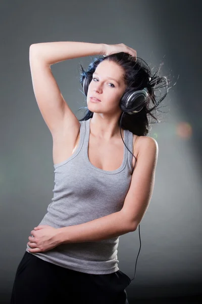 Musik Genießen Mädchen Tanzen Mit Einem Ohrenhörer — Stockfoto