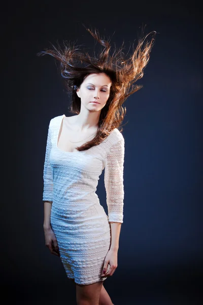 Bardzo Piękna Dziewczyna Długimi Włosami — Zdjęcie stockowe