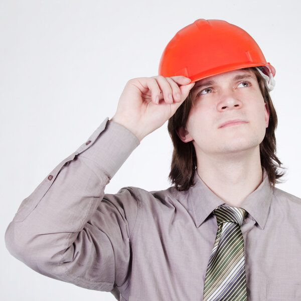 Молодой красивый строитель
