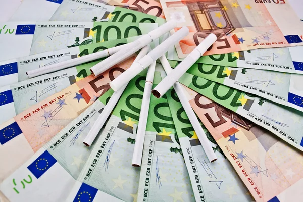 Euro and cigarettes — Stock Photo, Image
