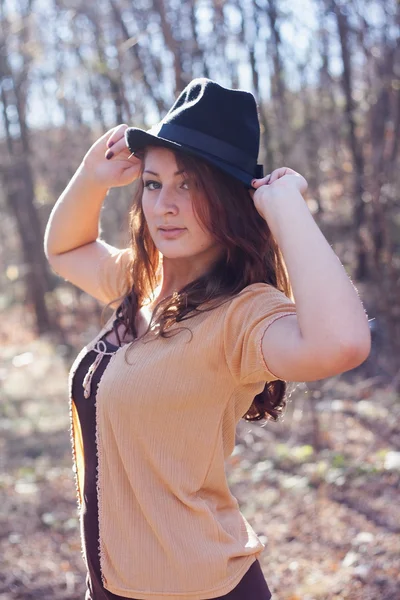 A menina no chapéu — Fotografia de Stock