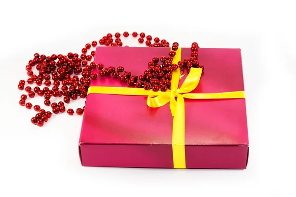 Geschenk und Perlen — Stockfoto