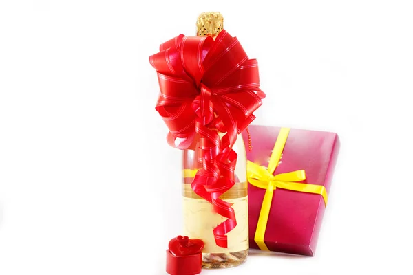 Een Fles Champagne Gift Wrap Hart — Stockfoto