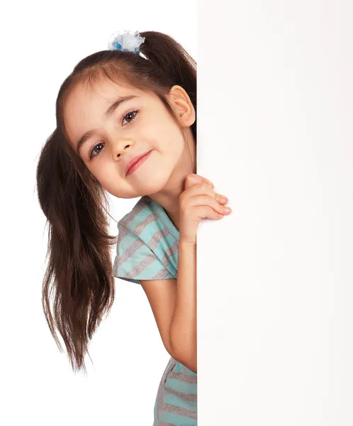 Lächelndes Kleines Mädchen Mit Leerem Weißen Brett — Stockfoto