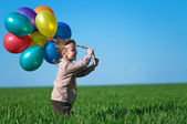dítě s balónky