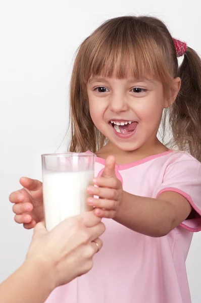 Chica con leche —  Fotos de Stock