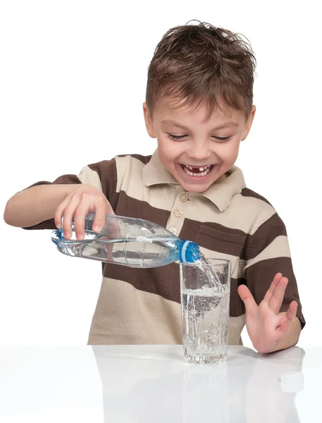 水のボトルを持つ少年 — ストック写真