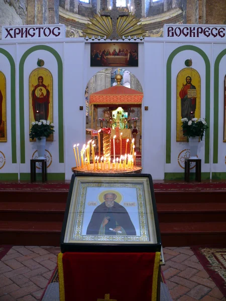Velas e icono en la Iglesia —  Fotos de Stock
