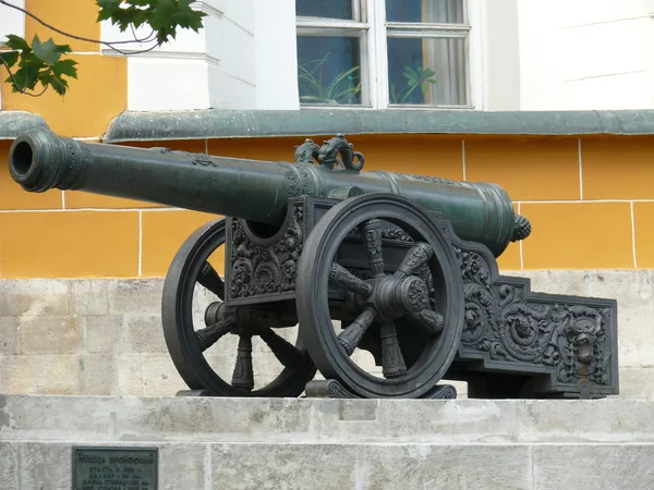 Cannon in the Kremlin territory — Stock Photo, Image