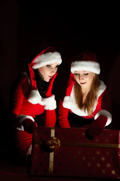 Sexuales chicas en ropa de la Navidad . — Foto de Stock