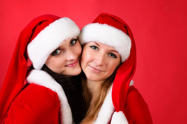 Twee meisje vrienden in kerst kostuums — Stockfoto