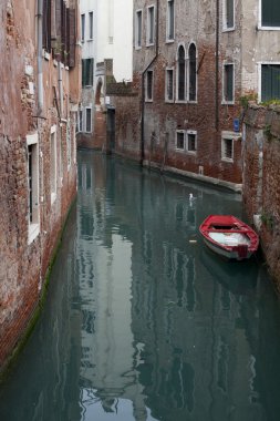 Venedik canal