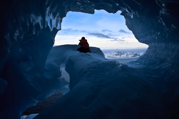 Cueva de hielo azul — Foto de Stock
