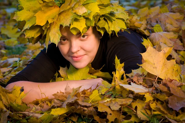 Girl in wreath of leaves — Stock Photo, Image