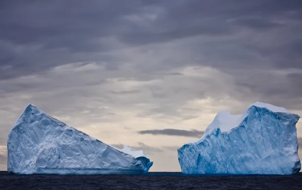 Τεράστια παγόβουνου στην Ανταρκτική — Φωτογραφία Αρχείου