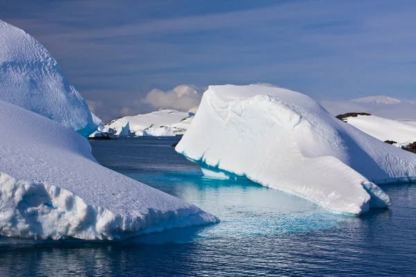 Enorme iceberg en la Antártida —  Fotos de Stock